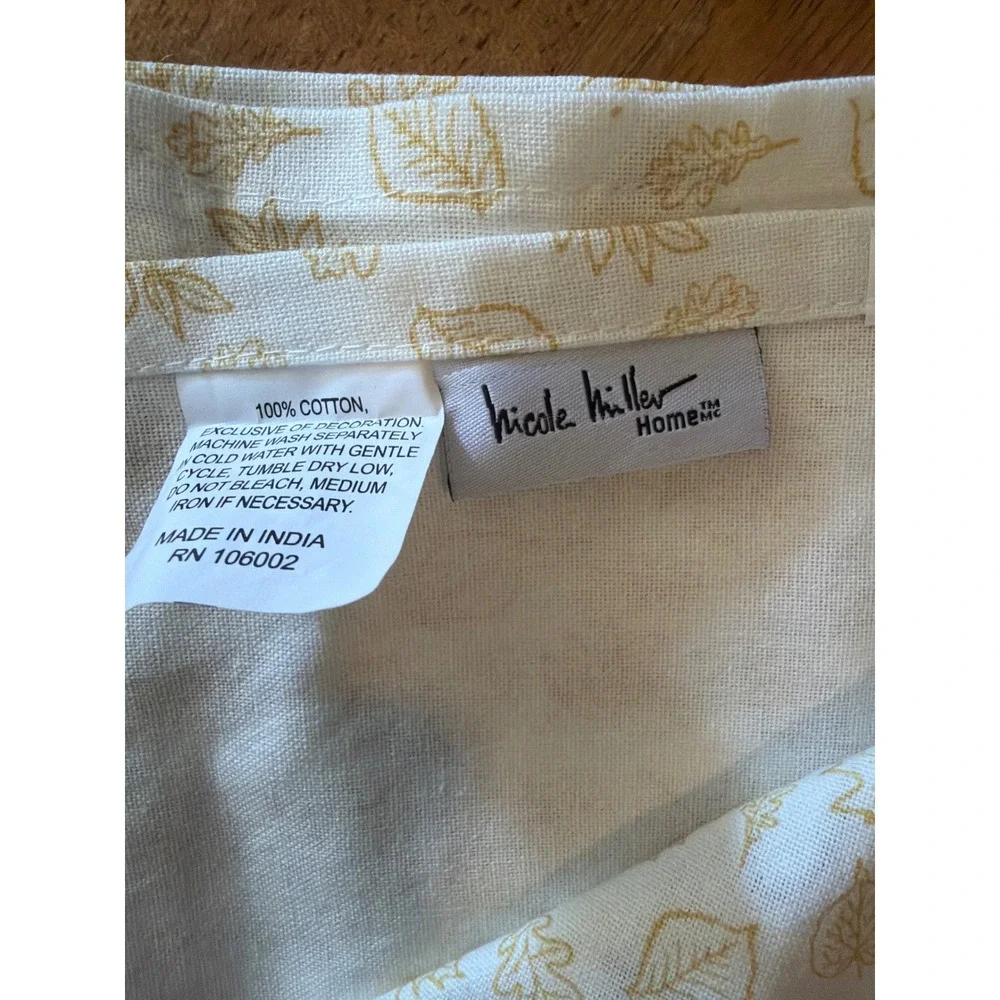 Nicole Miller Home Fox Autumn Tea Towel Embroidered Cotton Fall Leaf Print Cream